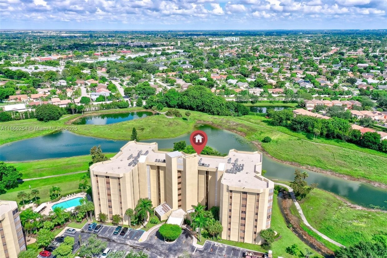 Primary Photo - 7400 Radice Ct