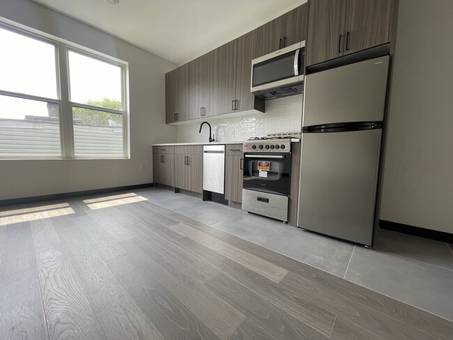 132 Mallory Ave 303 - 138 Mallory Ave