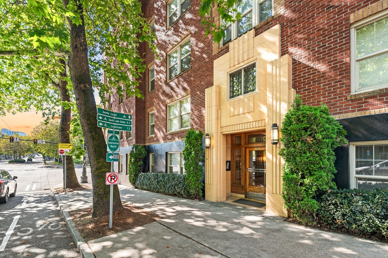Foto principal - 5th & Mercer Apartments