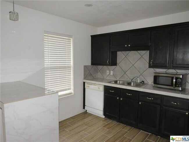 Building Photo - 4608 Bowles Dr