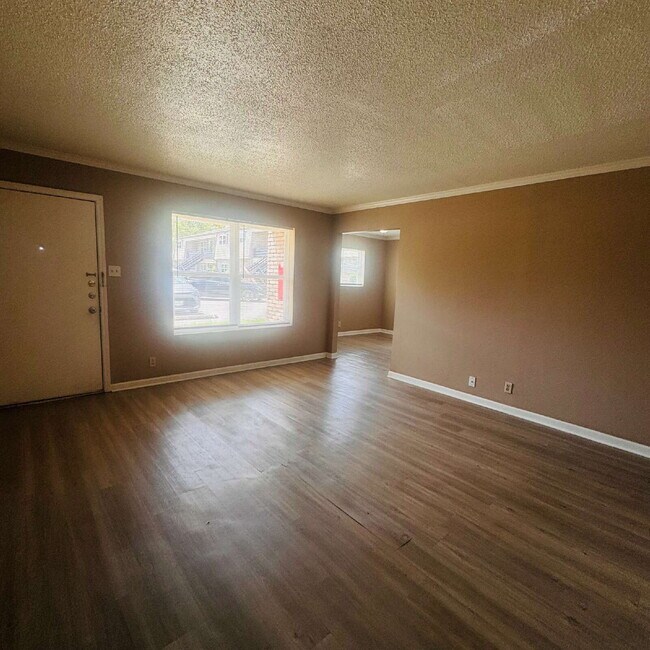 Foto del edificio - Welcome Home to your 2 Bedroom | 1 Bathroom Apartment Home located at Chateau Royal in Orange, TX!
