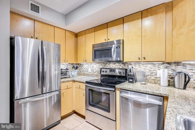Building Photo - 616 E Street NW Unit 446