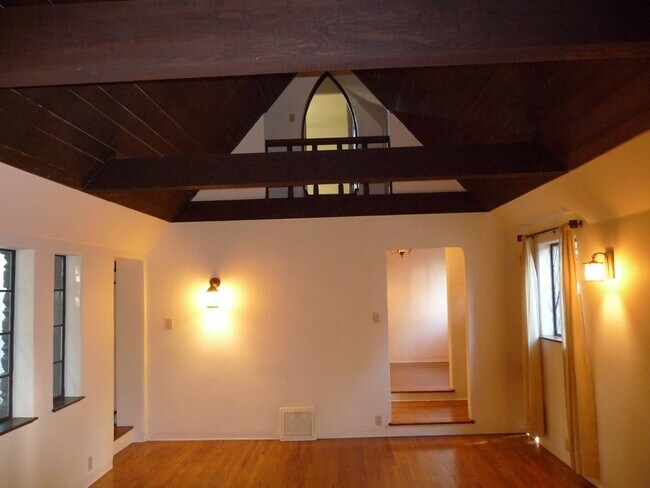 Foto del edificio - 2057 N Las Palmas Ave