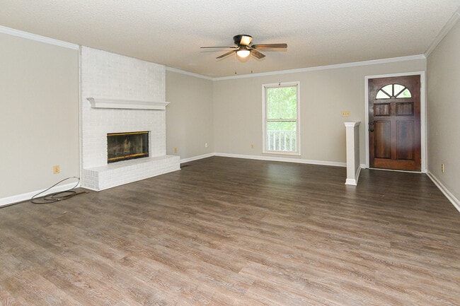 Building Photo - 157 Greenwood Dr