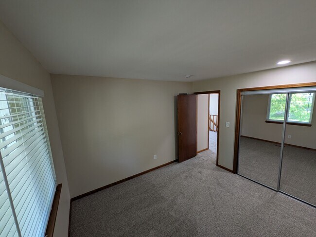 Foto del edificio - 22 NW Lakeview Blvd
