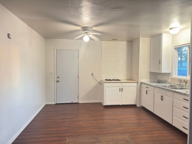 Foto del edificio - 501 S University St