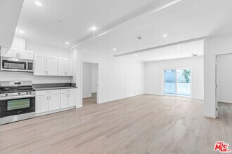 Building Photo - 1227 N Berendo St