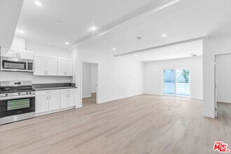 Building Photo - 1227 N Berendo St