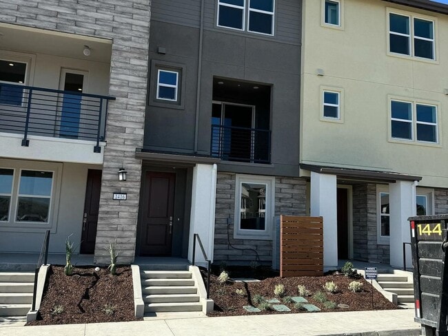 Building Photo - 1416 Venice Ter