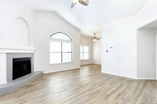 Building Photo - 4026 Winter Sunrise Dr