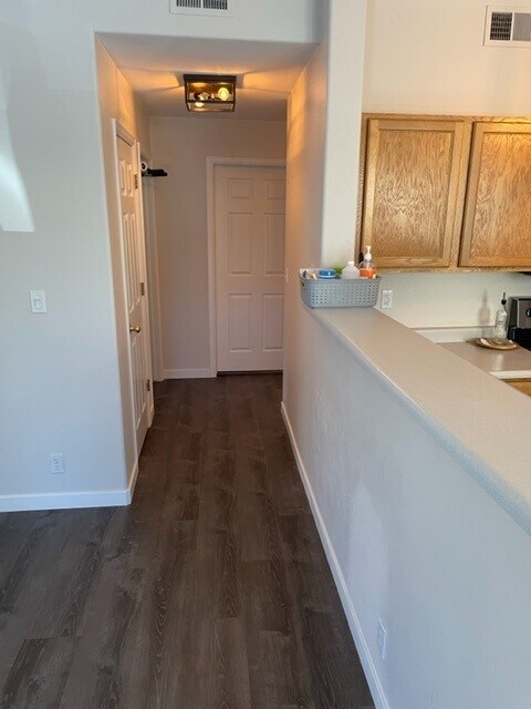 Foto del edificio - 8500 E Jefferson Ave