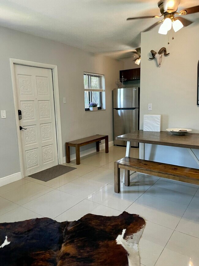 Foto del edificio - 408 SE 12th Ct