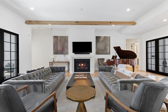 Foto del edificio - 8443 Hunters Creek Dr