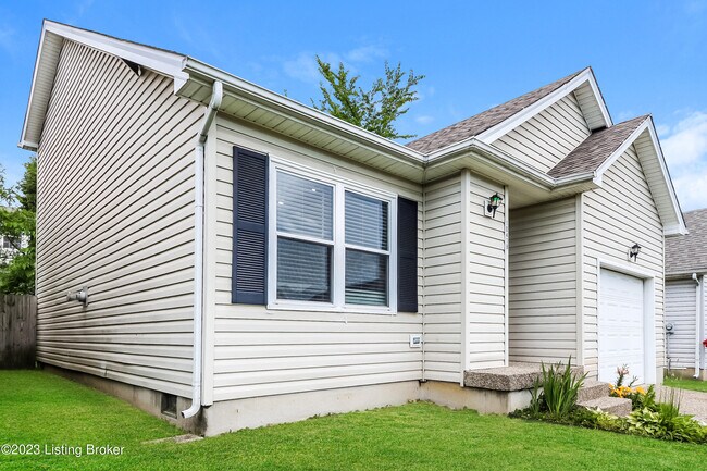 Building Photo - 10418 Pinoak View Dr