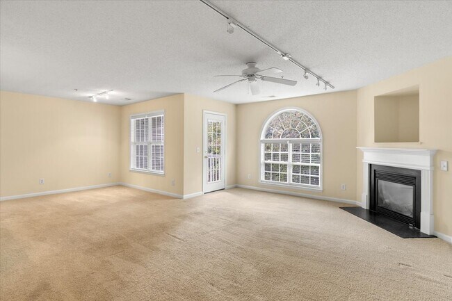 Building Photo - 6117 Hedgecock Cir