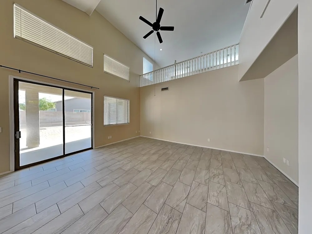 Foto principal - 8786 W Augusta Ave