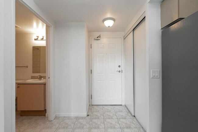 Building Photo - 333 Sidney Belsey Crescent