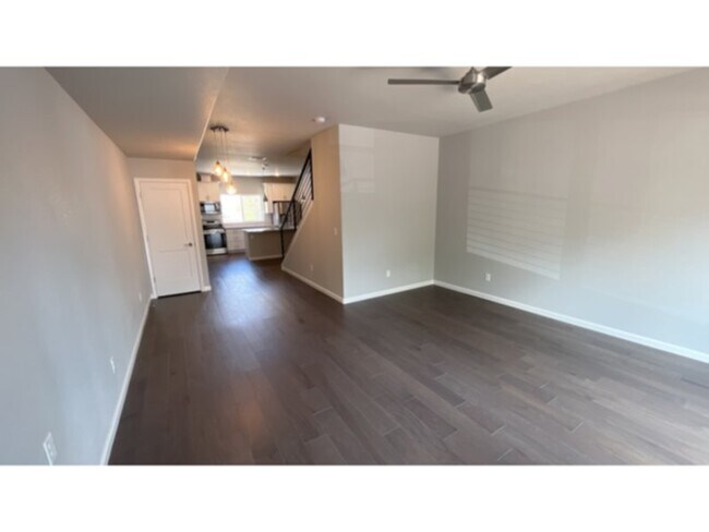 Building Photo - New three-story town home in revitalized I...