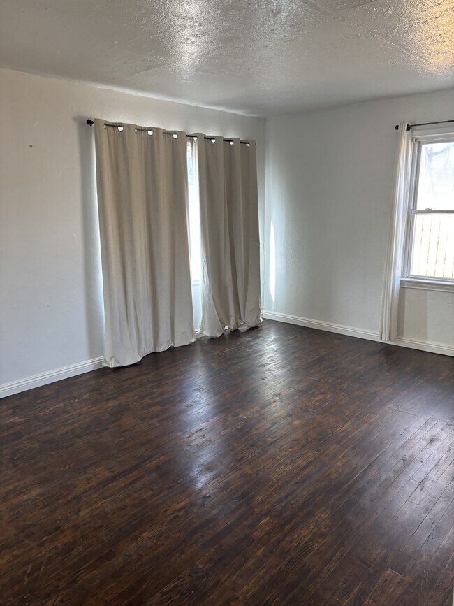 Foto del edificio - 394 Warren Ave