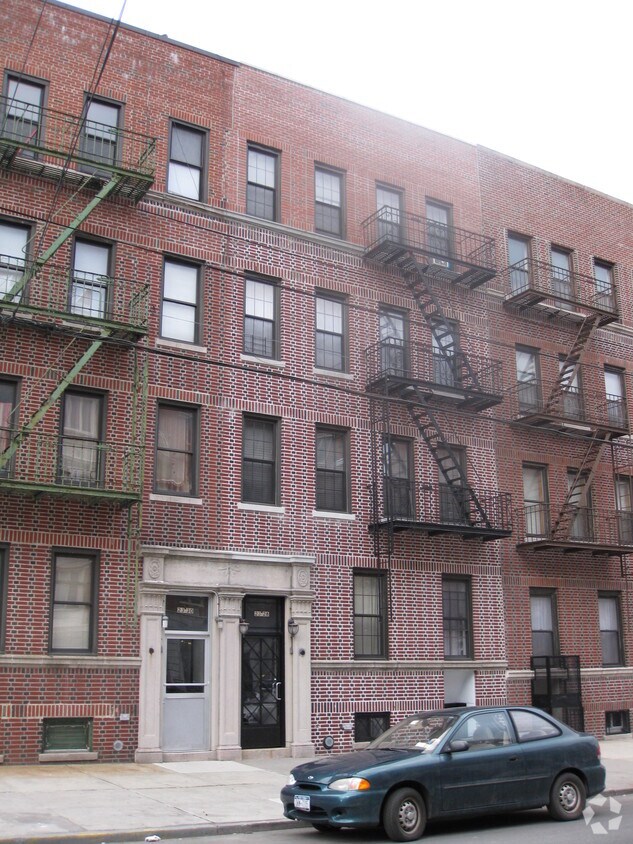 Primary Photo - 23-28 31st Ave