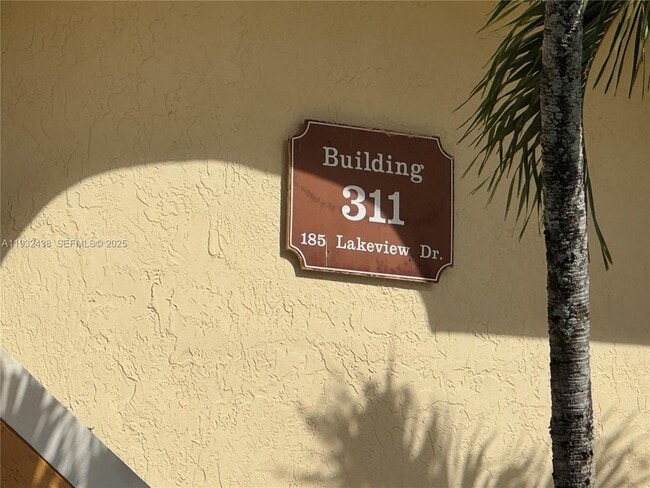 Foto del edificio - 185 Lakeview Dr