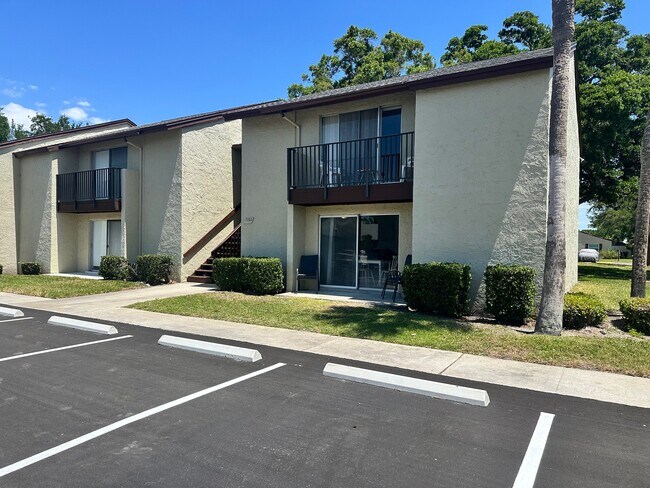 Foto del edificio - 4215 E Bay Dr