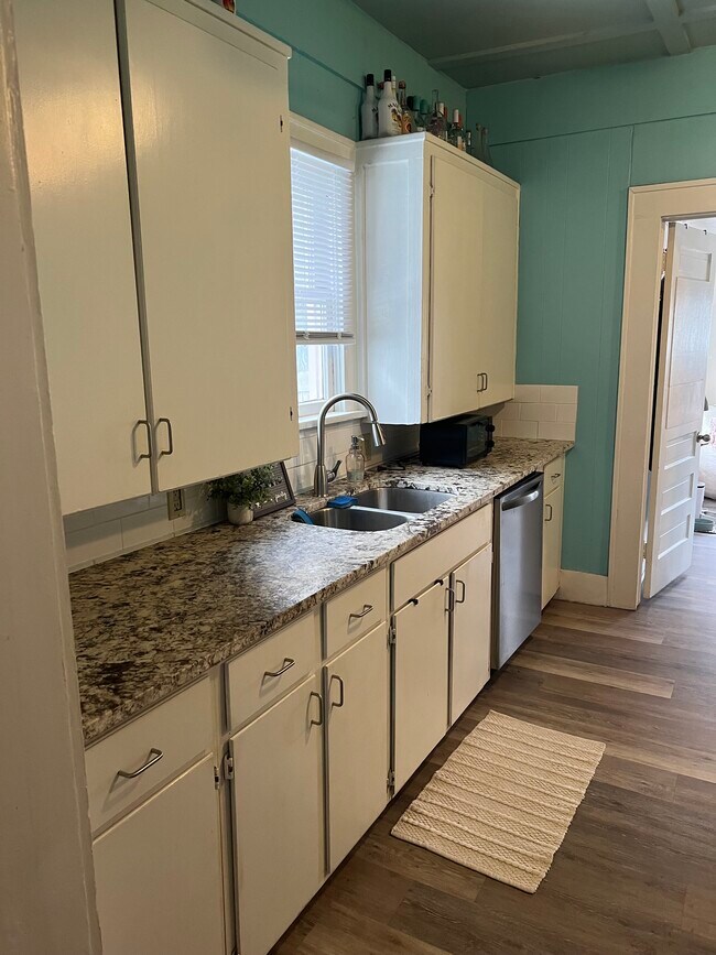 Foto del edificio - 208 W Elm Ave