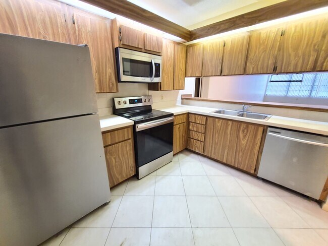 Foto del edificio - 3710 Whitehall Dr