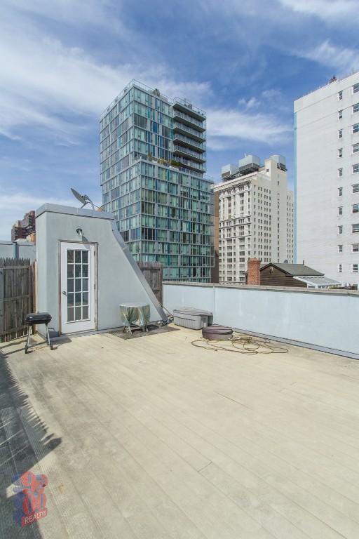 Building Photo - 202 E 13th St