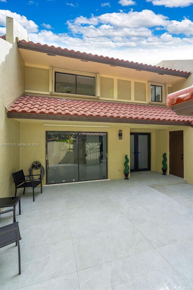 Foto del edificio - 3843 Alcantara Ave
