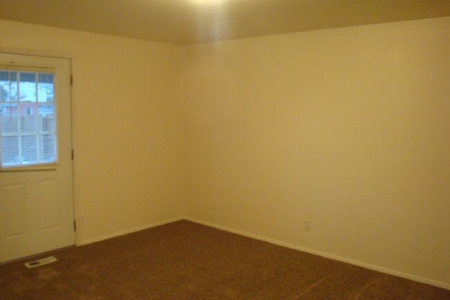 Foto del edificio - 2 Bed Duplex with Fenced Yard, Covered Patio & Water Included