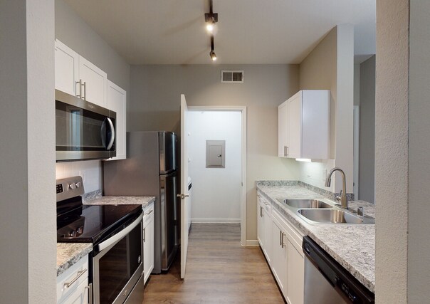 Building Photo - 5725 Martin Rd