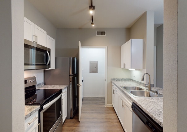 Building Photo - 5725 Martin Rd