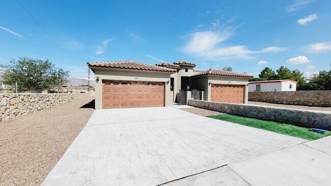 Building Photo - 125 Loma Vista Dr