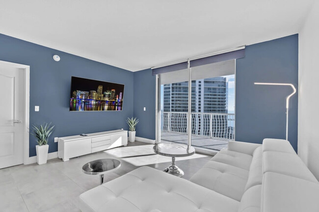 Building Photo - 1200 Brickell Bay Dr