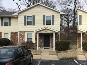 Building Photo - 2224 Highland Hill Dr