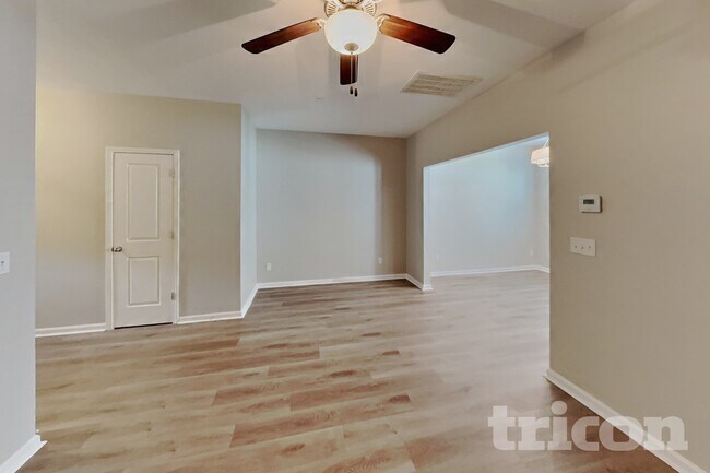 Foto del edificio - 512 Hickory Leaf Ct