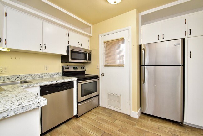 Building Photo - 7211 Ramanee Dr