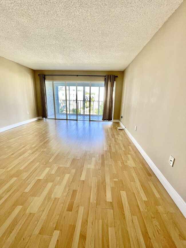 Foto del edificio - 4236 Deste Ct