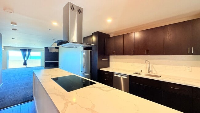 Building Photo - 933 Shore Line Dr