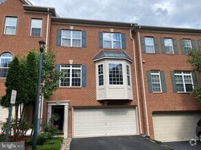 Building Photo - 442 Clayton Ln