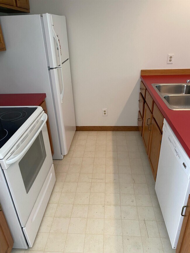 Building Photo - 107 Glengarry Dr