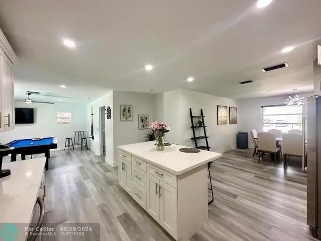 Building Photo - 1401 SW 70th Ave