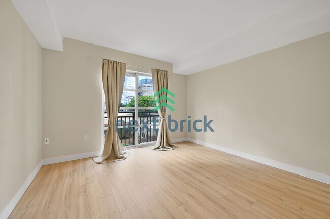 Foto del edificio - "Charming 1-Bedroom Condo in the Heart of Bellevue – Perfectly Cozy 422 Sq Ft Space!"