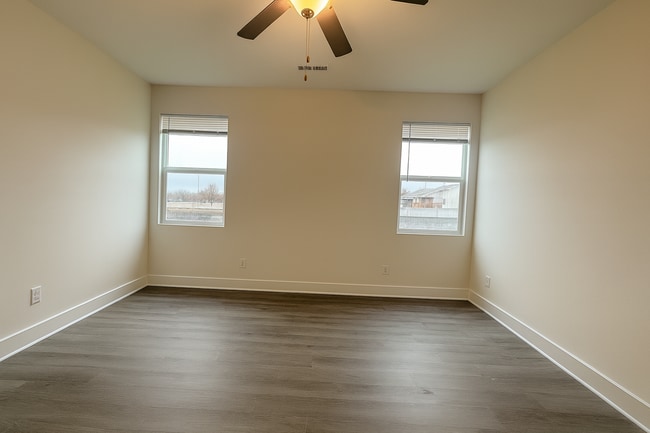 Building Photo - Spacious 3 Bedroom Home with Oversized Primary Suite near Webb & Pawnee
