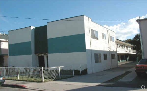 Primary Photo - 2404 Vanderbilt Ln