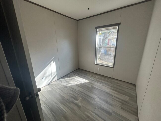 Building Photo - 7519 Dorr St