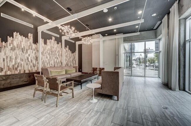 Foto del edificio - Stunning condo in the heart of SoBro at the Encore! Beautiful 1 bed, 1 bath on the amenity floor ...