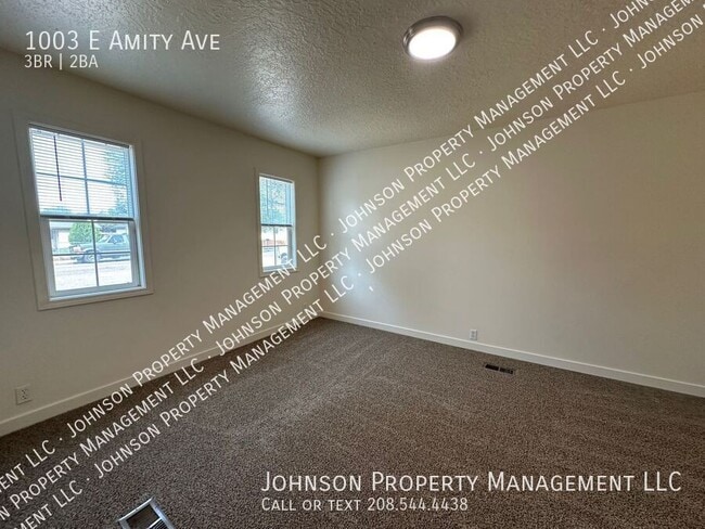 Building Photo - 1003 E Amity Ave