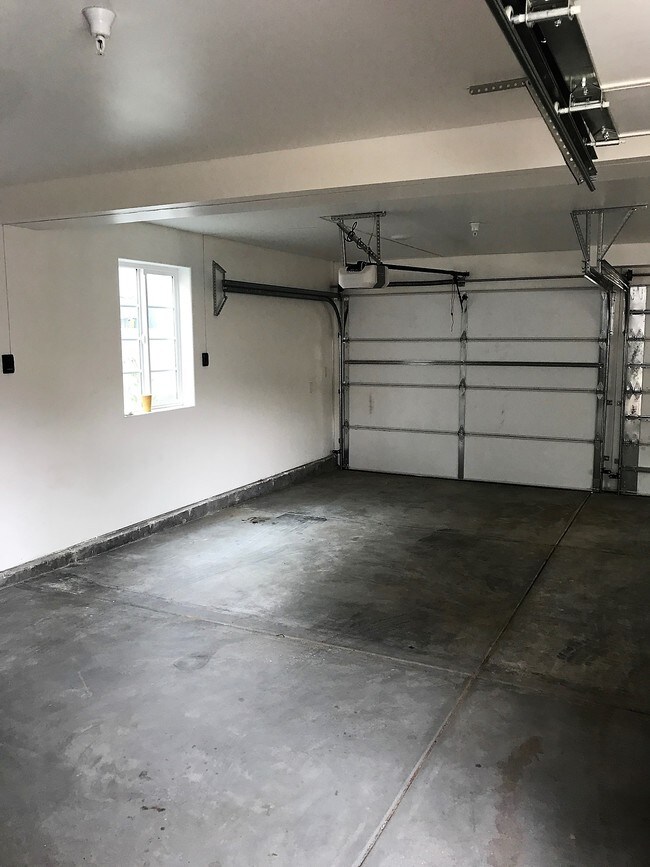 Building Photo - 1512 Meadowbrook Ave